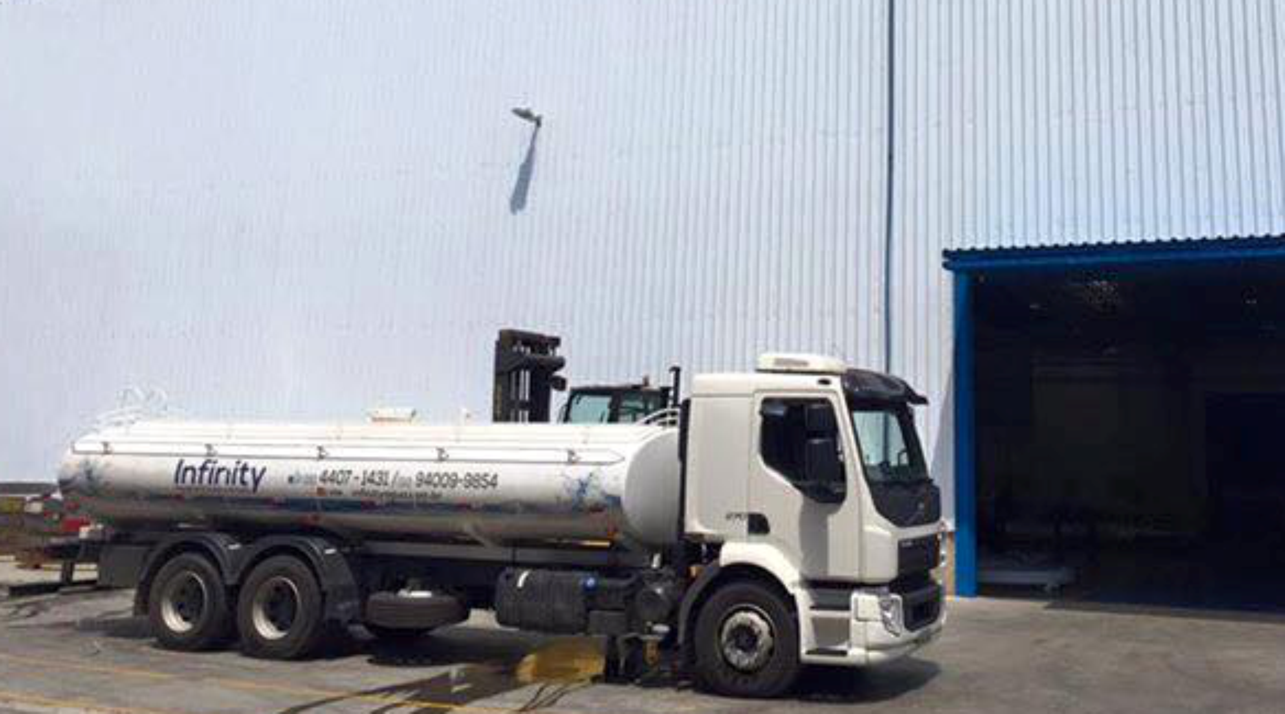 Caminhão Pipa Infinity